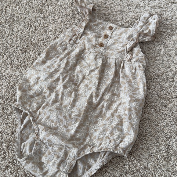 Carter’s baby girl toddler girl one piece romper onesie outfit size 12 months - Picture 2 of 7